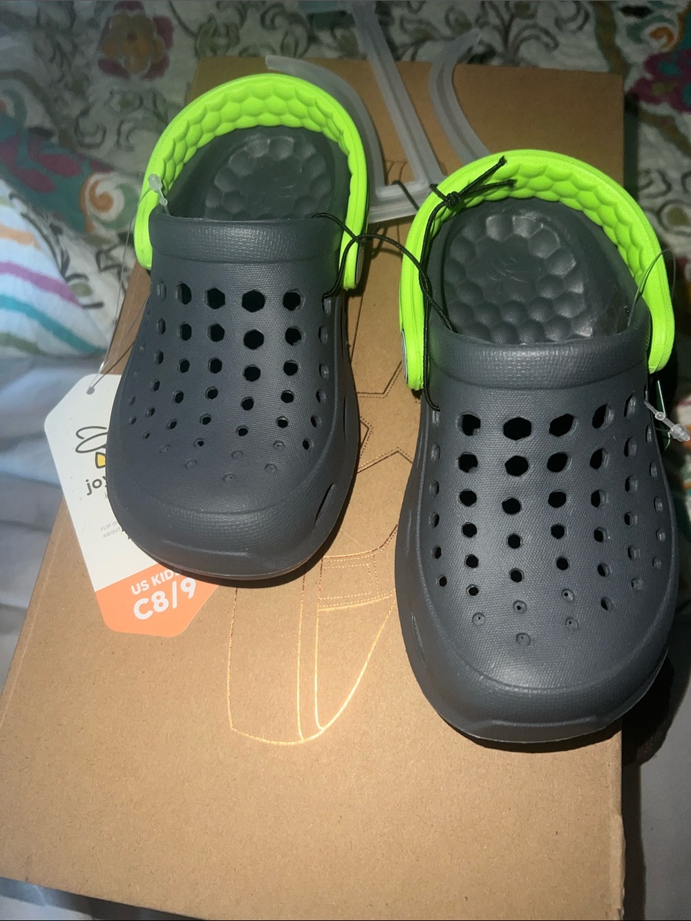 Joybees Kids Breathable Gray Sandal Clogs croc with Neon Green Strap child 8/9